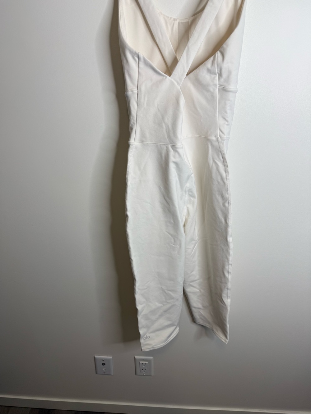 ALO Yoga One Piece jumpsuit capris white sports bra High support large - Picture 8 of 8
